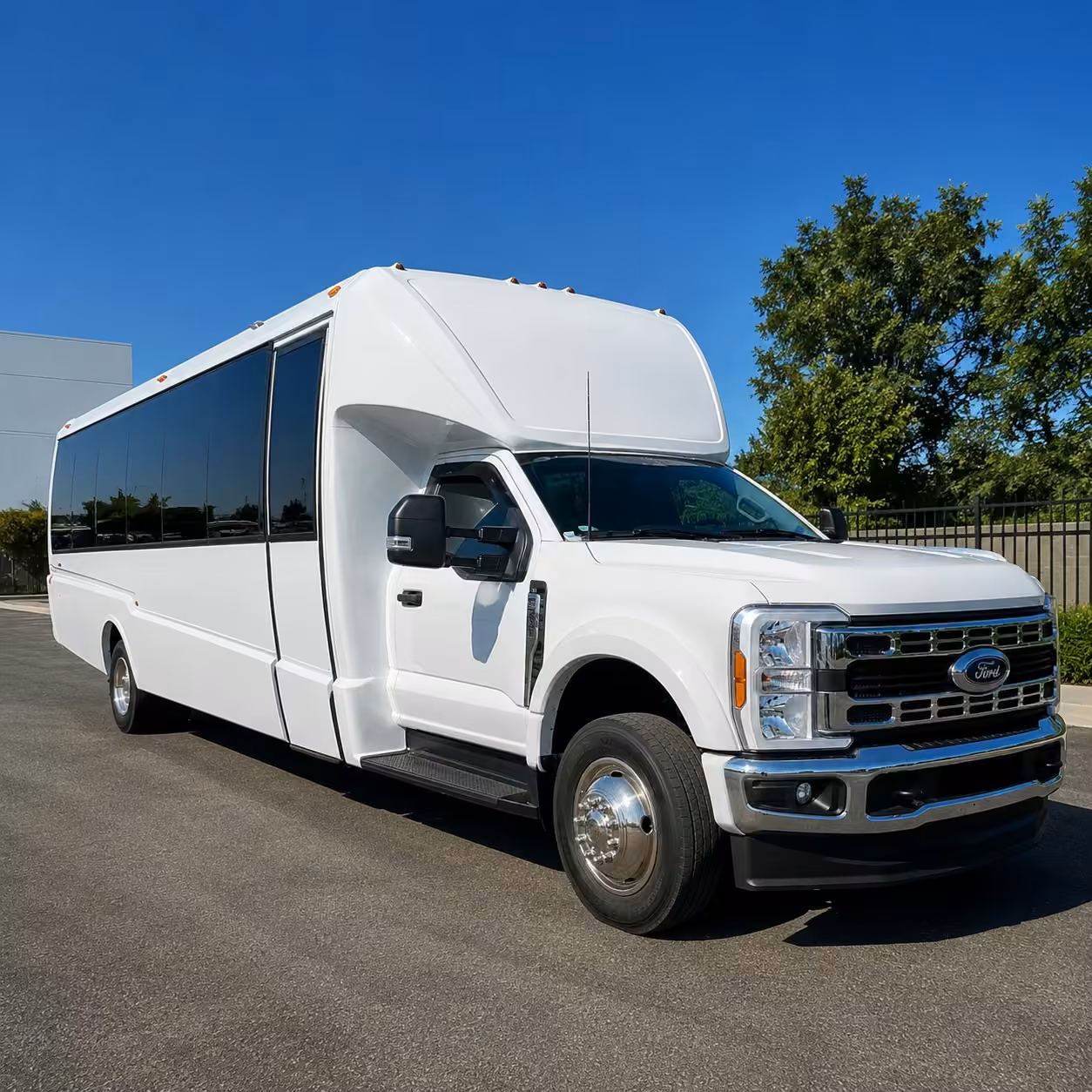 15 35 passenger minibus
